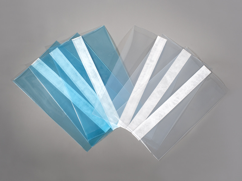 タイベックで作られたセンターストリップポーチ