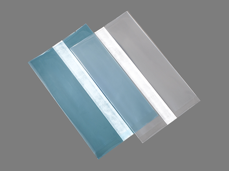 タイベックで作られたセンターストリップポーチ